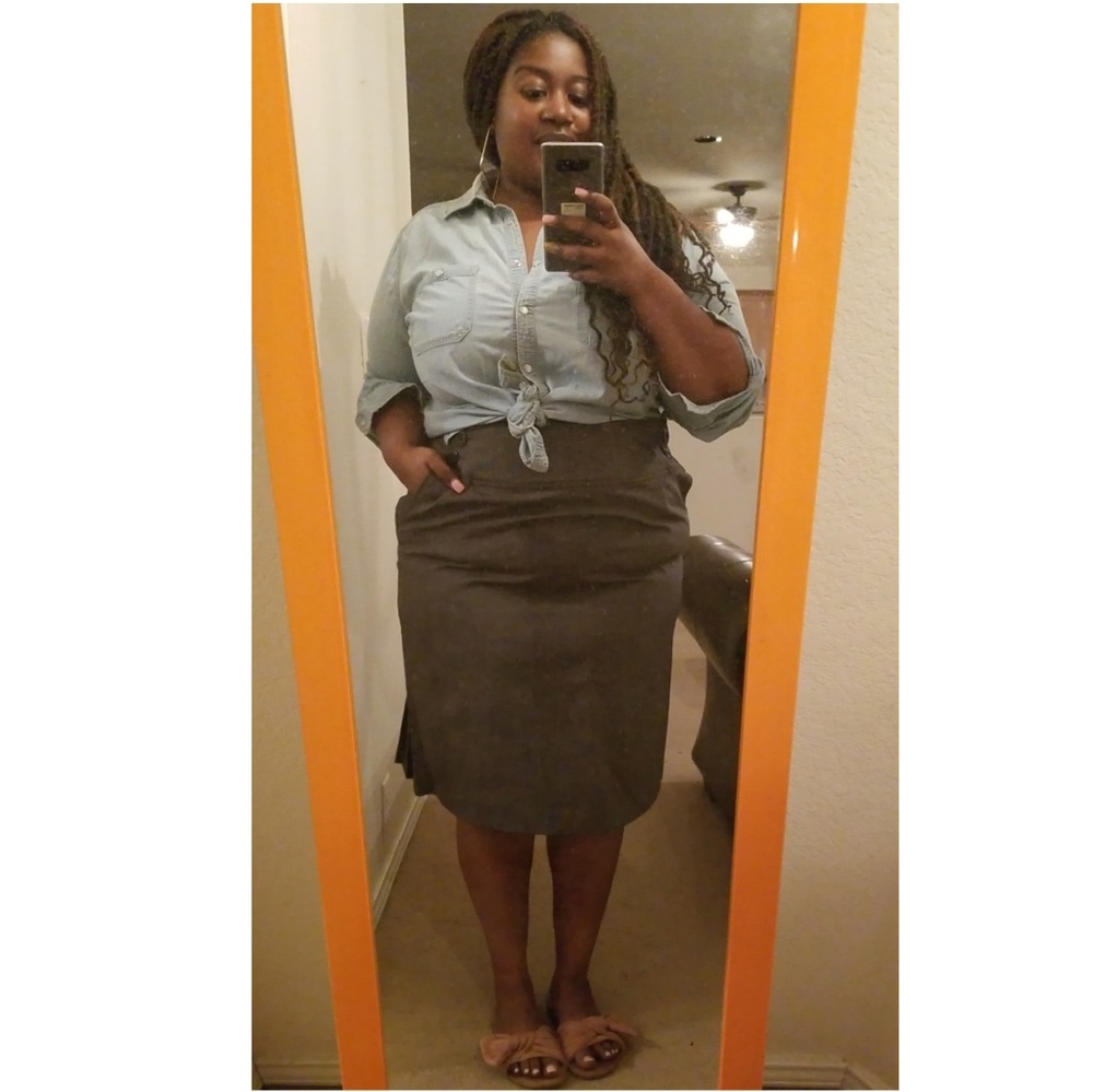 🆕️ [NWT] ***Plus Size Skirt w/Pleating Detail***